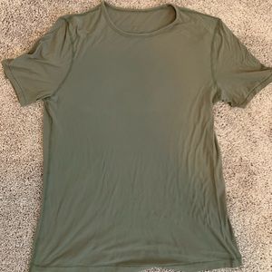 Men’s Lululemon light weight athletic tee